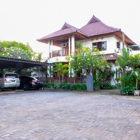 Friends Beach Hotel Kuta  Exterior photo