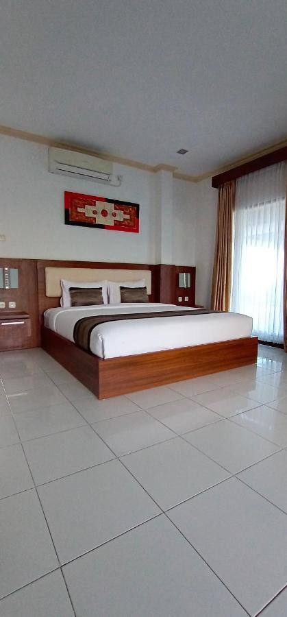 Friends Beach Hotel Kuta  Exterior photo