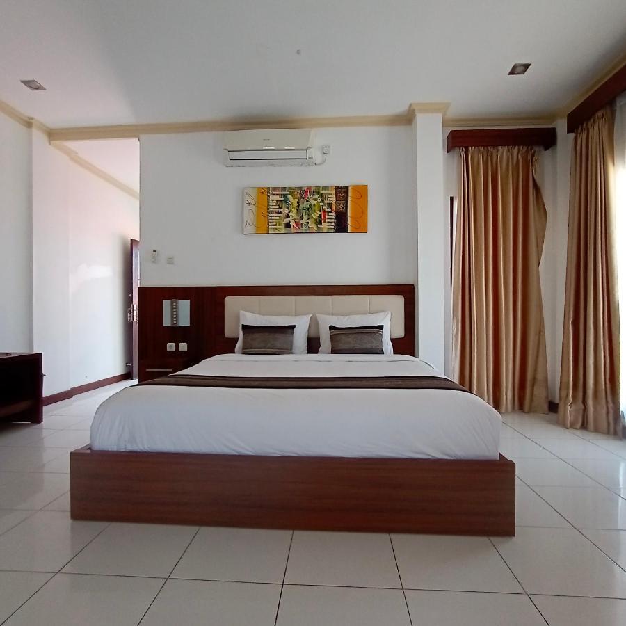 Friends Beach Hotel Kuta  Exterior photo