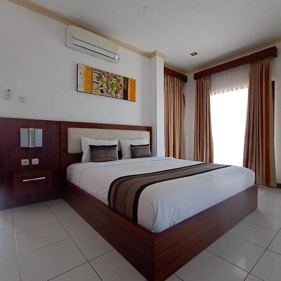 Friends Beach Hotel Kuta  Exterior photo