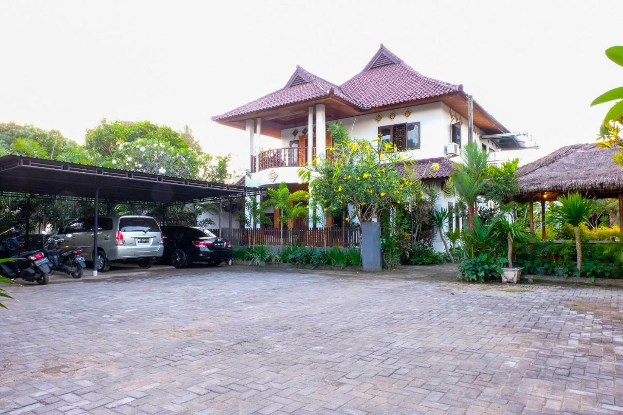 Friends Beach Hotel Kuta  Exterior photo